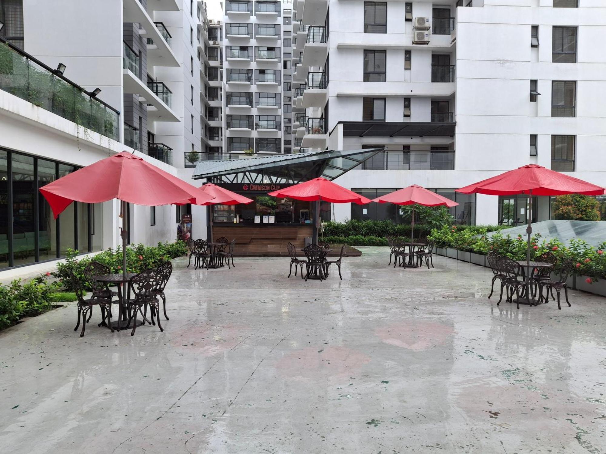 Elegant Secured Family Apartment With Open Space Dhaka Buitenkant foto