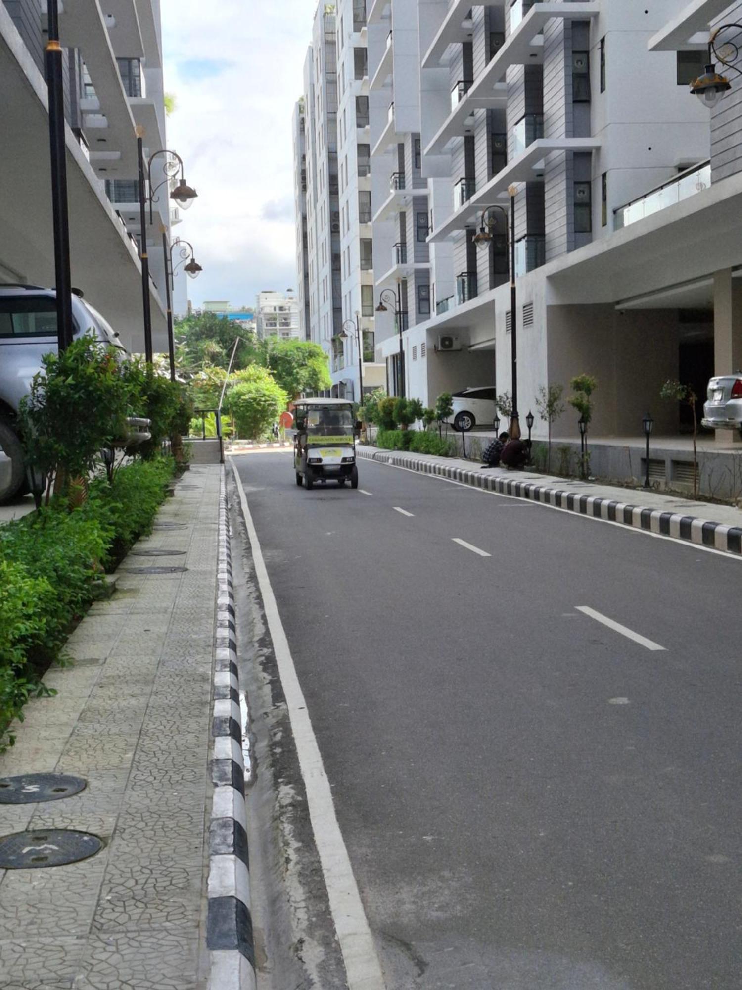 Elegant Secured Family Apartment With Open Space Dhaka Buitenkant foto