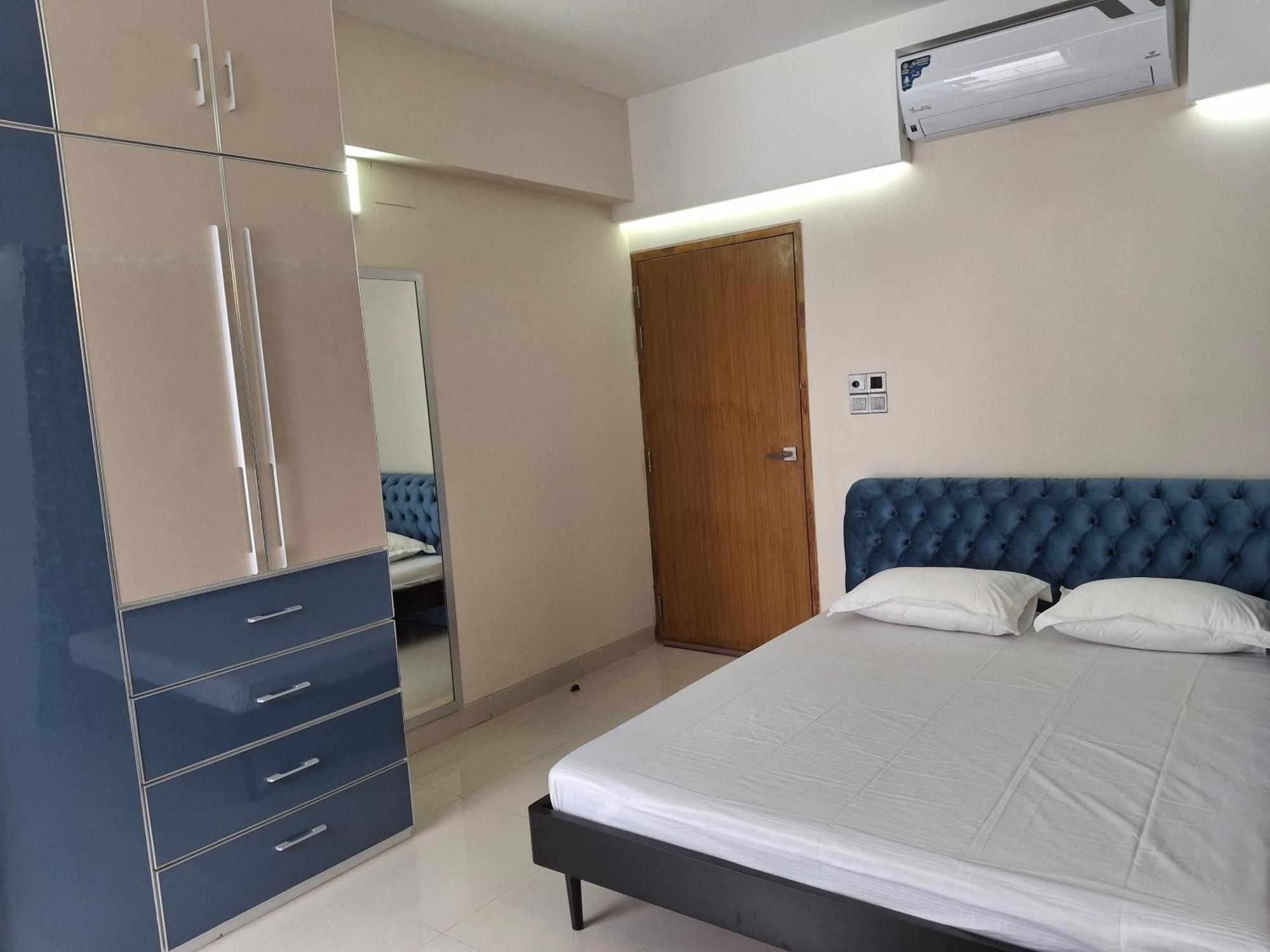 Elegant Secured Family Apartment With Open Space Dhaka Buitenkant foto