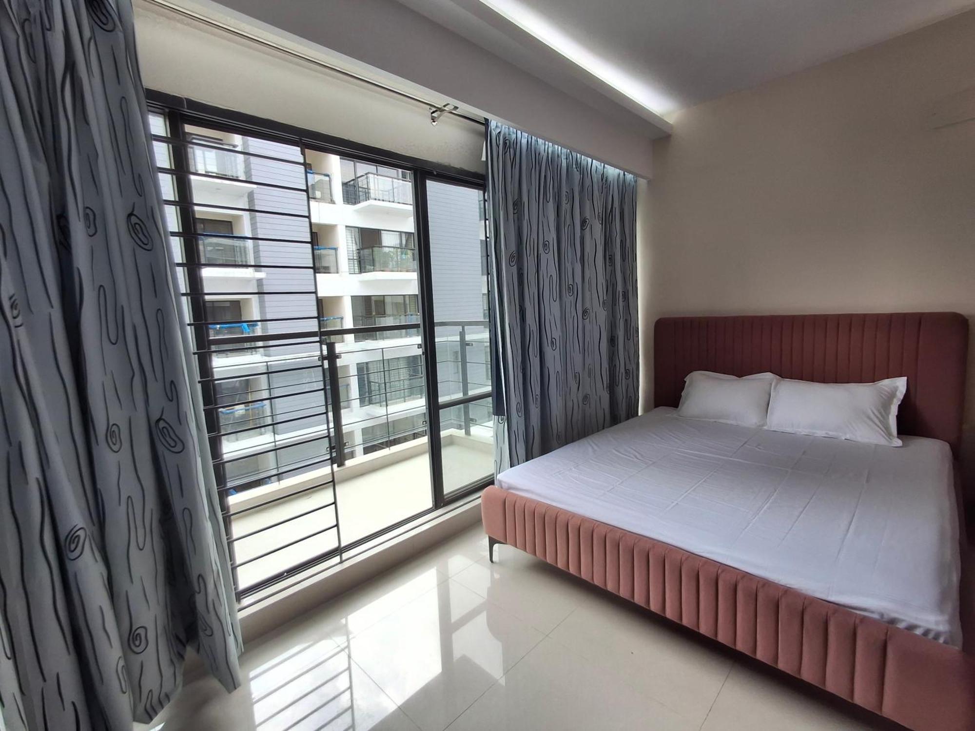 Elegant Secured Family Apartment With Open Space Dhaka Buitenkant foto