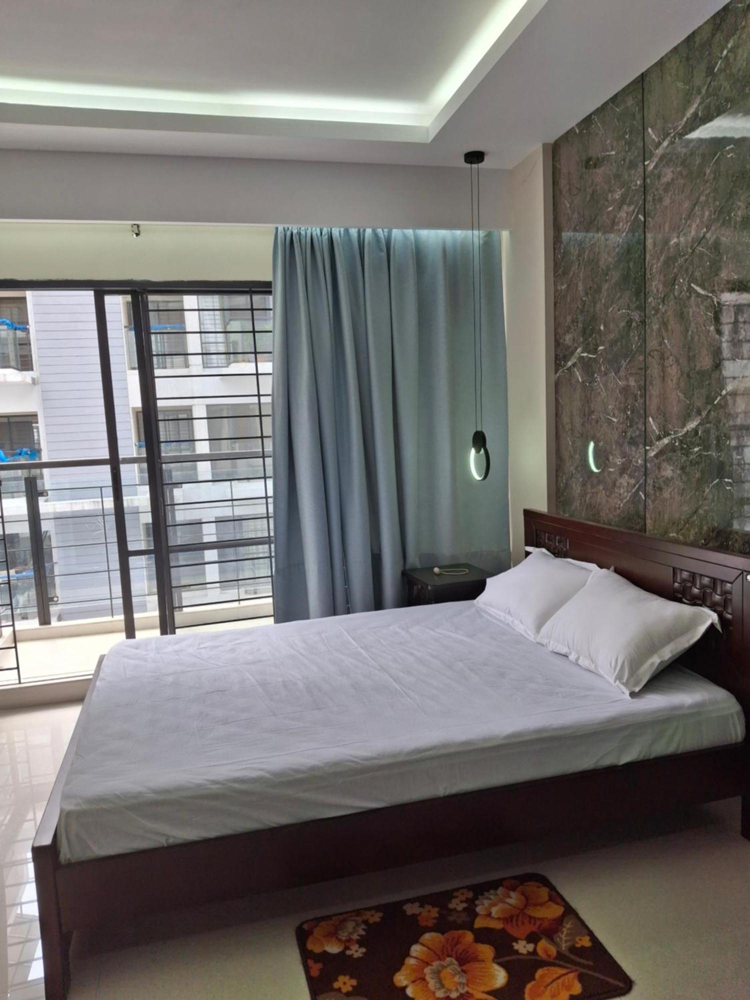 Elegant Secured Family Apartment With Open Space Dhaka Buitenkant foto