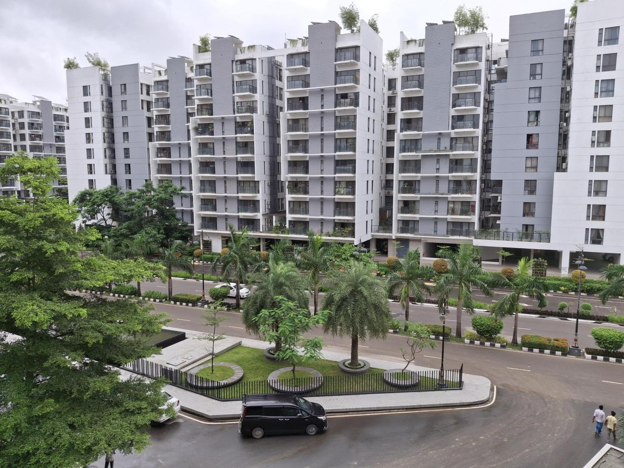 Elegant Secured Family Apartment With Open Space Dhaka Buitenkant foto